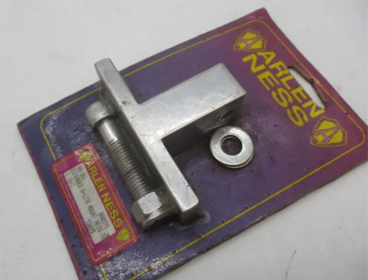 Supporto faro anteriore Arlen Ness cromato con bul