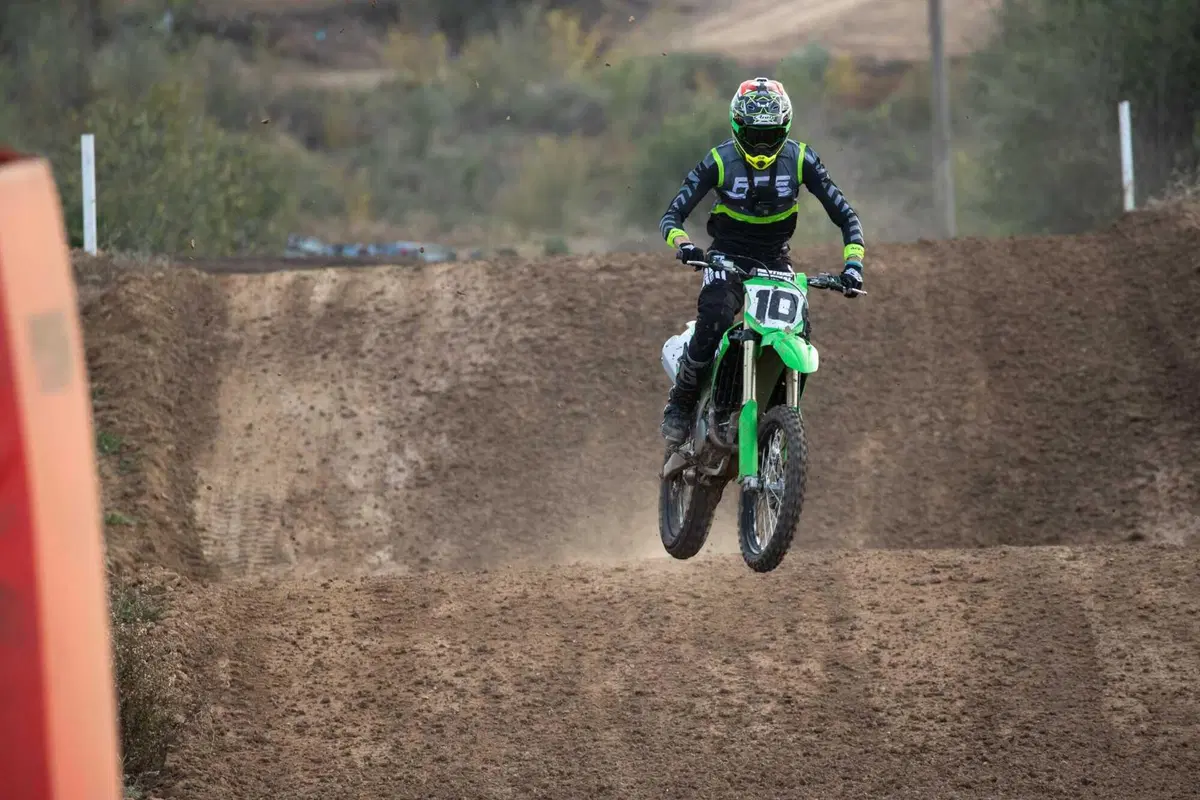 Kawasaki KX 450 2024 TEST: come va, pregi e difetti della nuova 450 giapponese [VIDEO E GALLERY] (26)