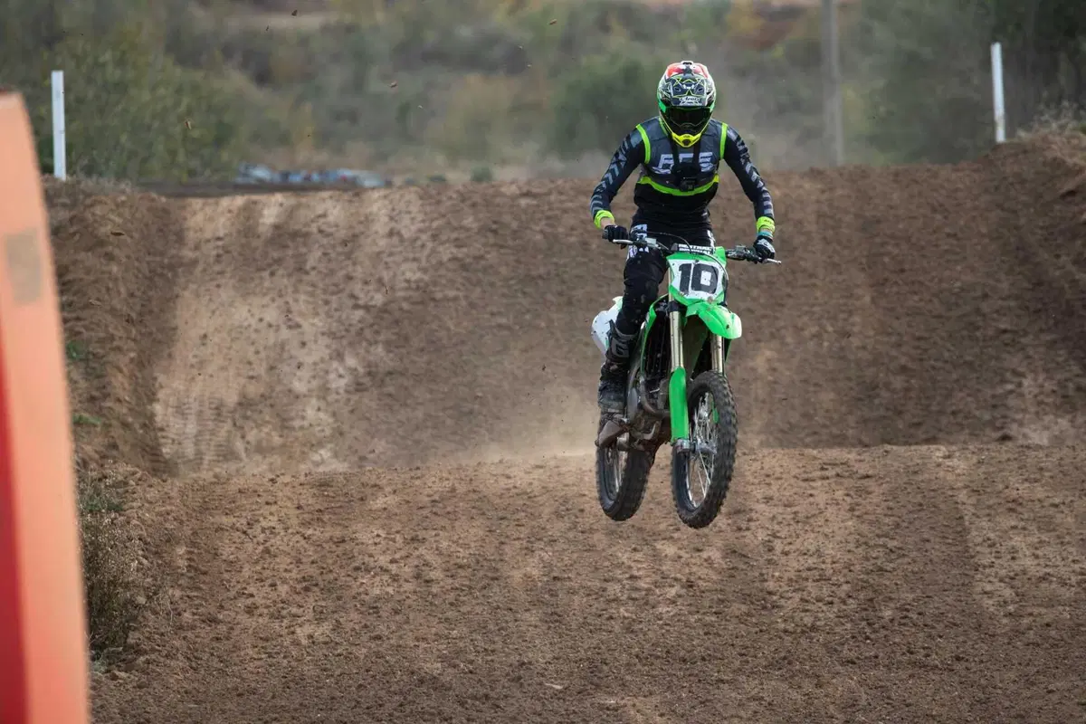 Kawasaki KX 450 2024 TEST: come va, pregi e difetti della nuova 450 giapponese [VIDEO E GALLERY] (27)