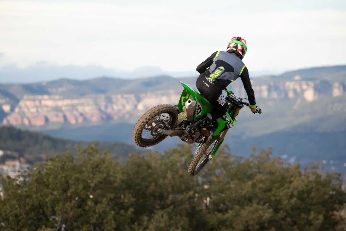 Kawasaki KX 450 2024 TEST: come va, pregi e difetti della nuova 450 giapponese [VIDEO E GALLERY] (30)