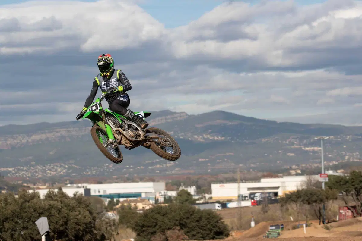 Kawasaki KX 450 2024 TEST: come va, pregi e difetti della nuova 450 giapponese [VIDEO E GALLERY] (24)