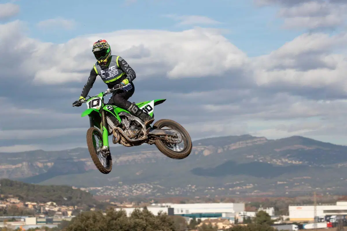 Kawasaki KX 450 2024 TEST: come va, pregi e difetti della nuova 450 giapponese [VIDEO E GALLERY] (25)