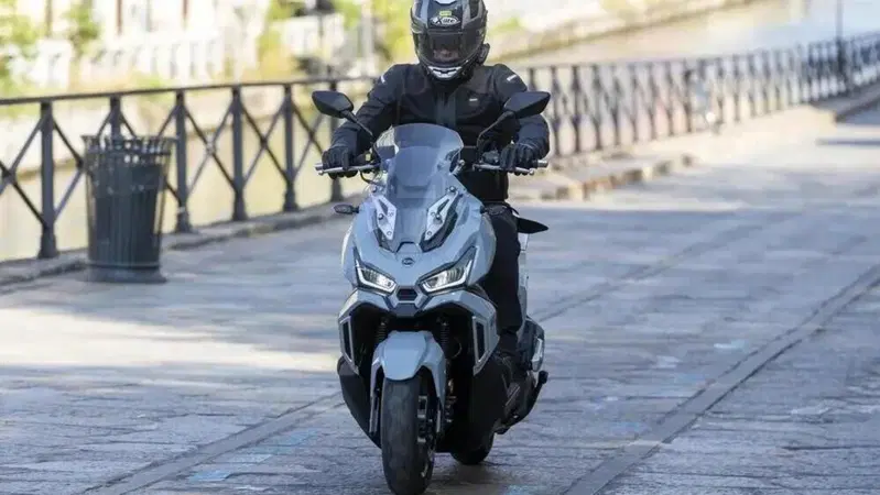 Noleggio moto e scooter a 1 mese: costi, procedure e vantaggi [GUIDA]
