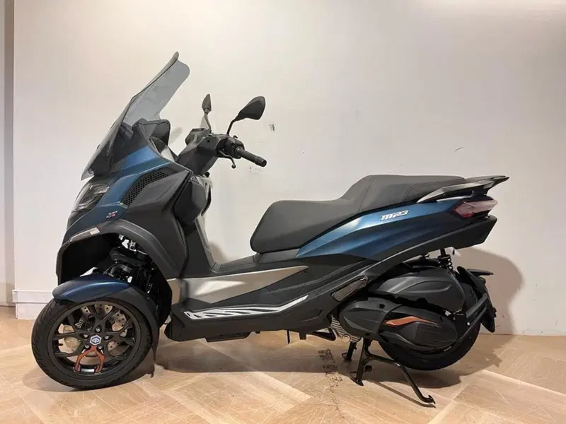 Piaggio MP3 530 Hpe Exclusive (2025 - 26) (2)