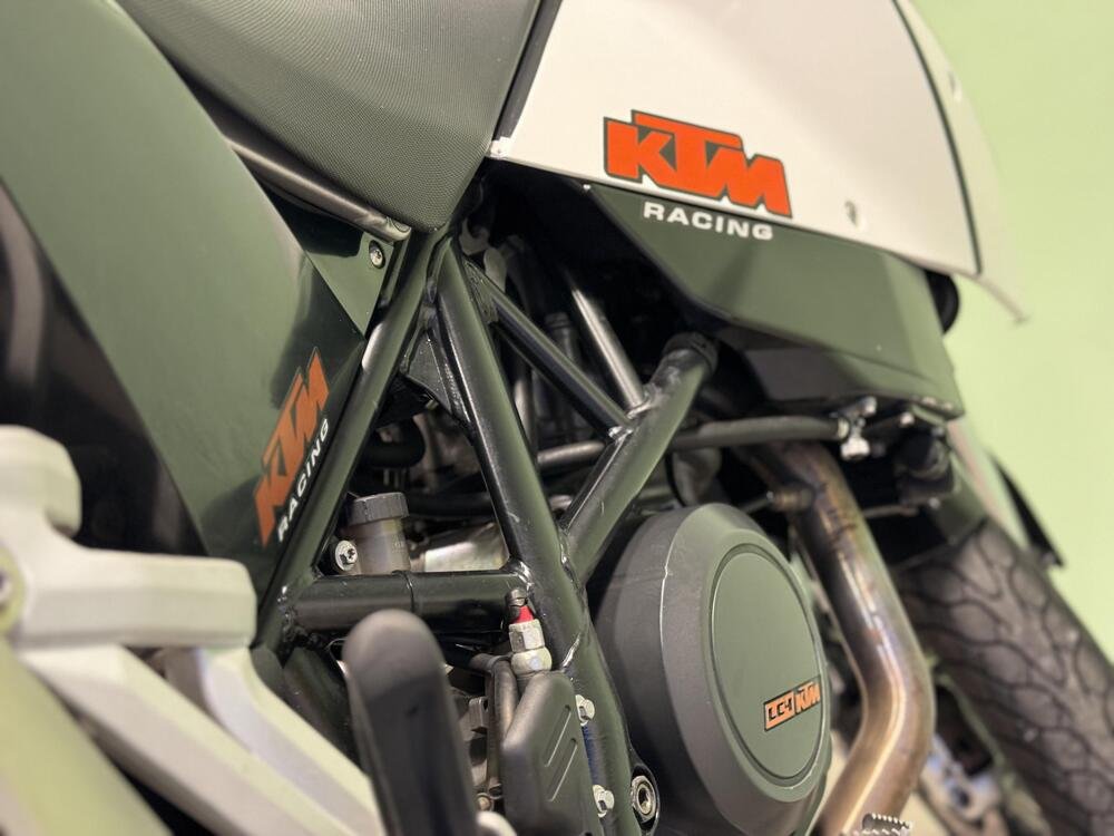 KTM 690 Supermoto (4)