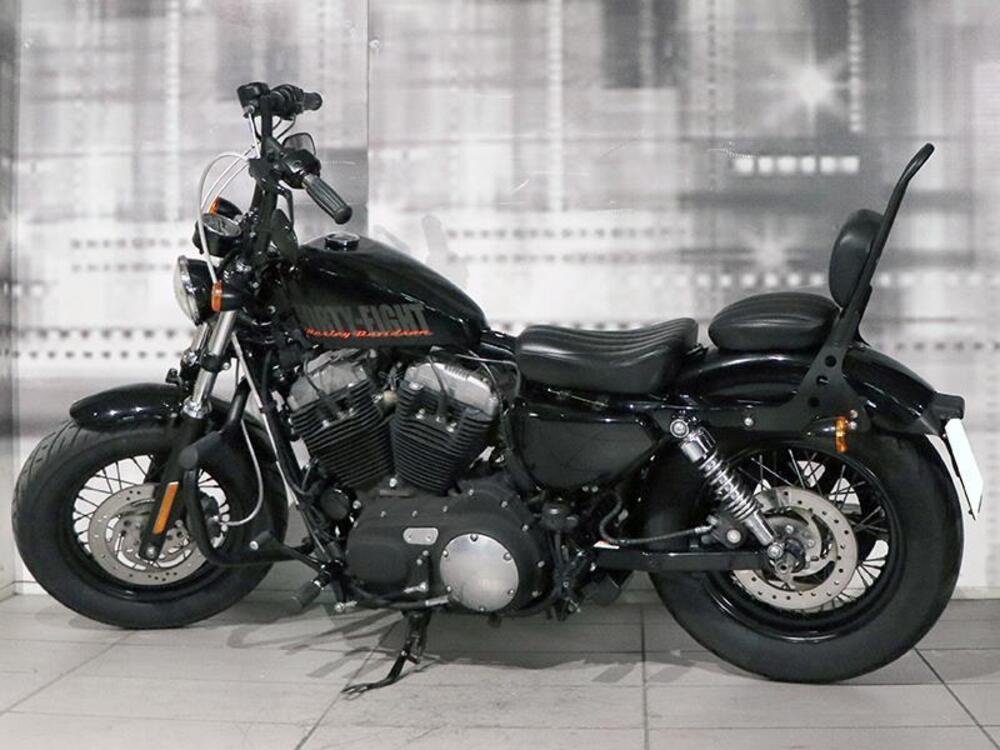 Harley-Davidson 1200 Custom (2017) - XL 1200C (2)