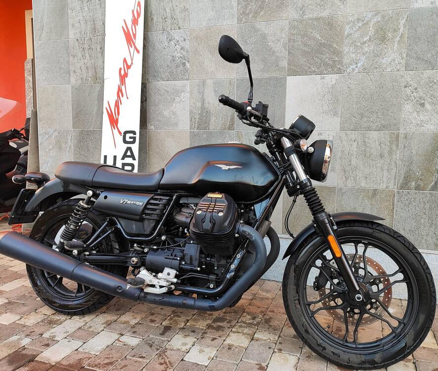 Moto Guzzi V7 III Stone (2017 - 20) (5)