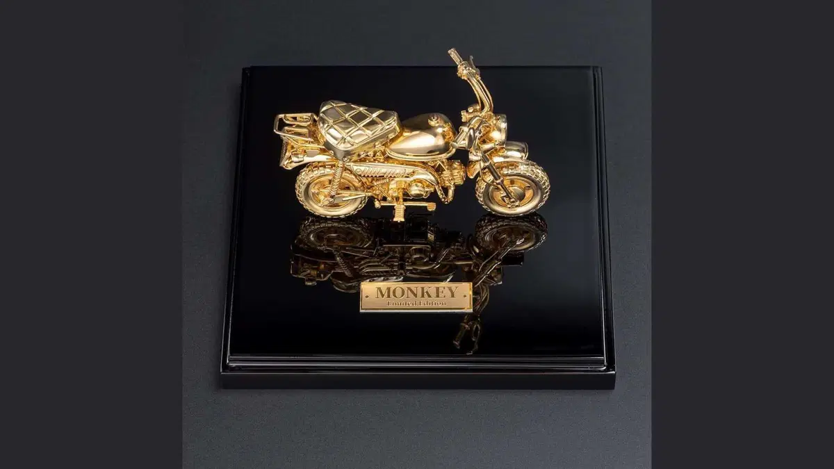 Dal Giappone un Honda Monkey 50 in argento placcato oro  (12)