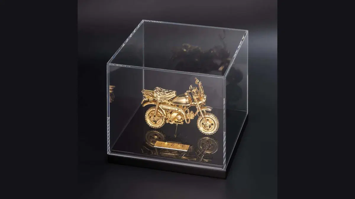 Dal Giappone un Honda Monkey 50 in argento placcato oro  (11)