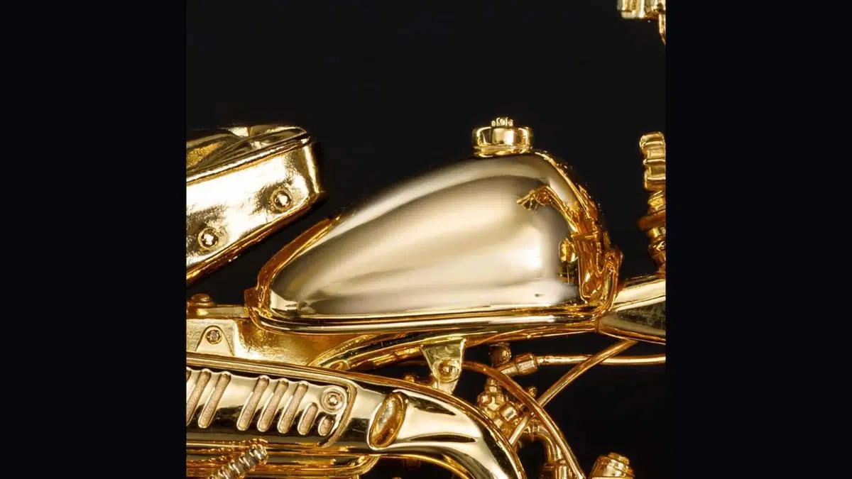 Dal Giappone un Honda Monkey 50 in argento placcato oro  (2)