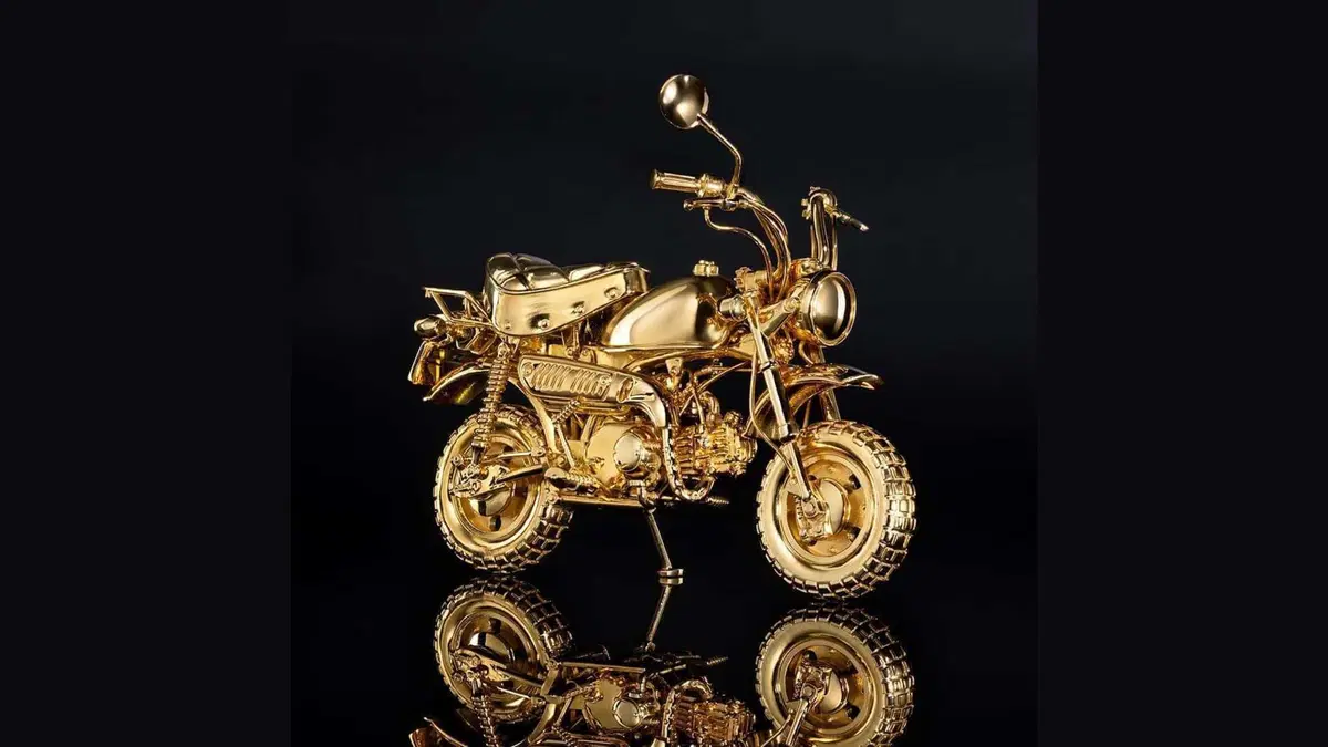 Dal Giappone un Honda Monkey 50 in argento placcato oro  (3)