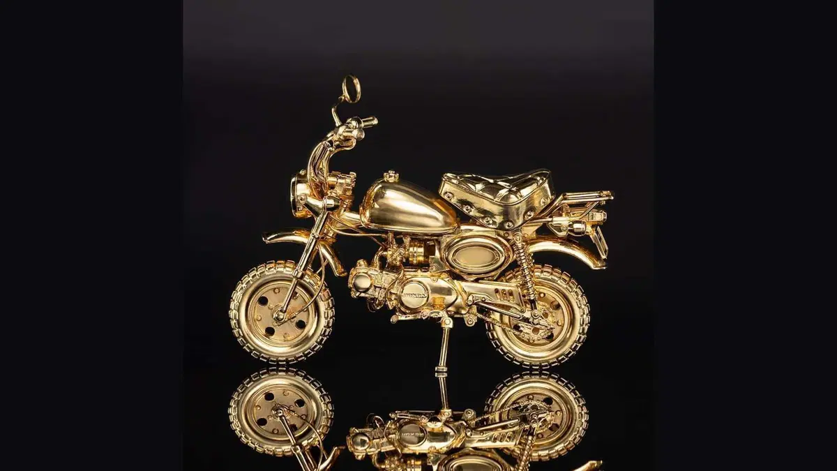 Dal Giappone un Honda Monkey 50 in argento placcato oro  (9)