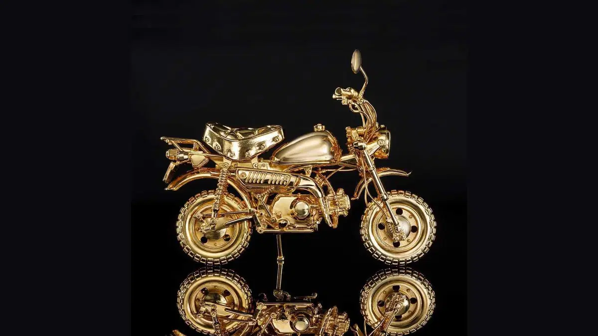 Dal Giappone un Honda Monkey 50 in argento placcato oro  (10)