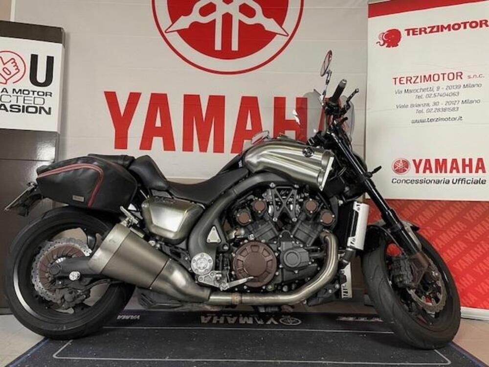 Yamaha VMAX (2008 - 17) (3)