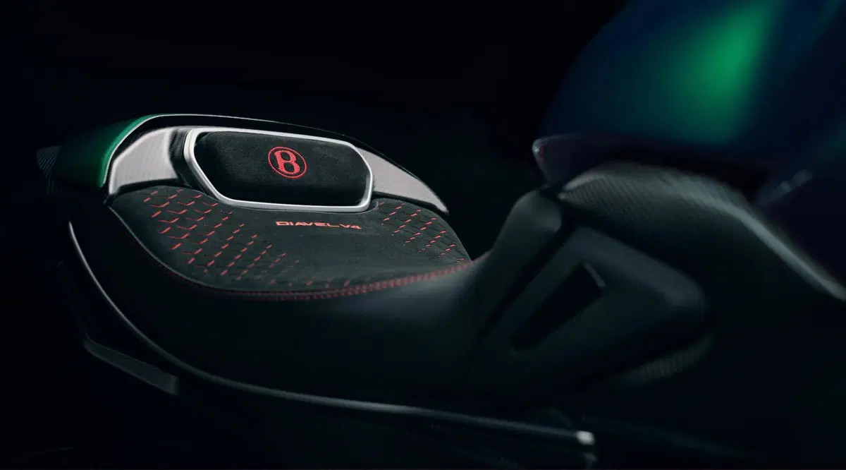 Ducati Diavel for Bentley: la nuova opera d’arte della Casa di Borgo Panigale [GALLERY] (7)