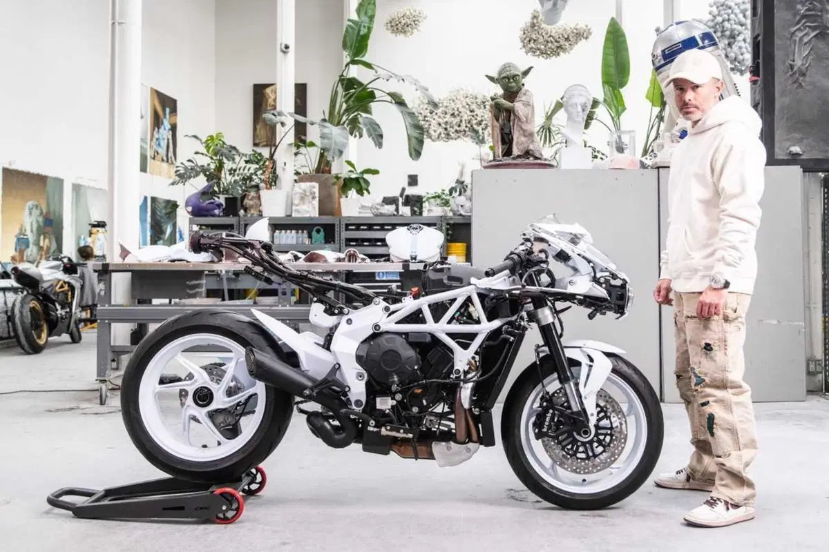La Superveloce si fa opera d'arte con Arsham [GALLERY] (21)