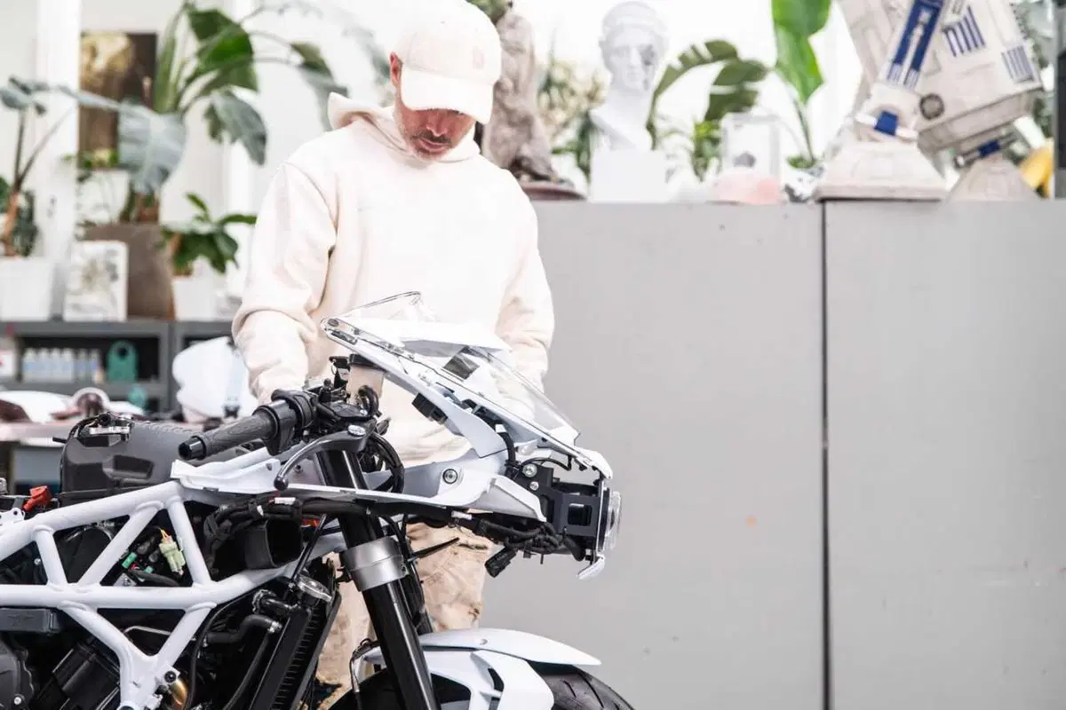 La Superveloce si fa opera d'arte con Arsham [GALLERY] (26)