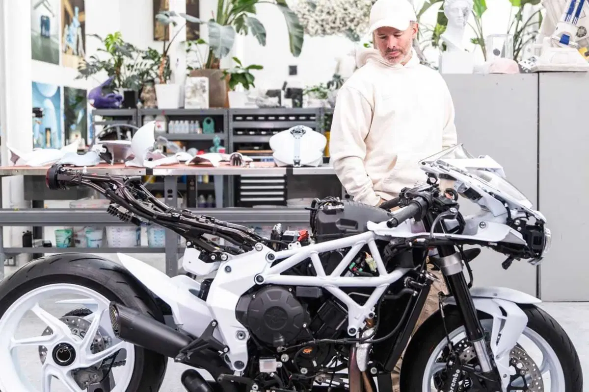 La Superveloce si fa opera d'arte con Arsham [GALLERY] (29)
