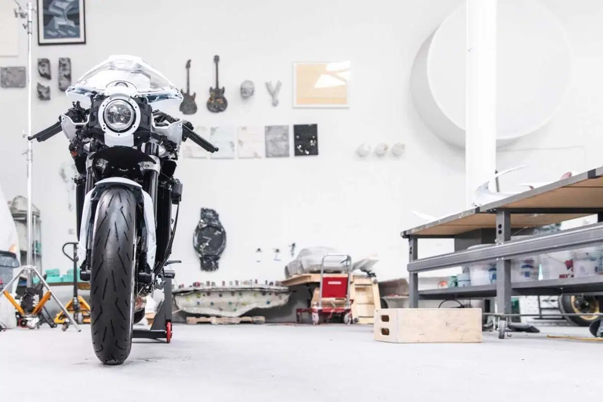 La Superveloce si fa opera d'arte con Arsham [GALLERY] (32)