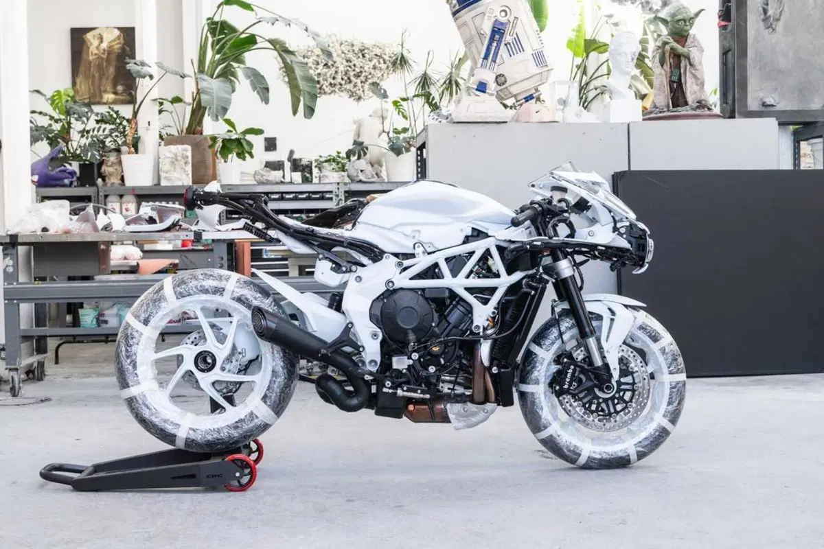 La Superveloce si fa opera d'arte con Arsham [GALLERY] (33)