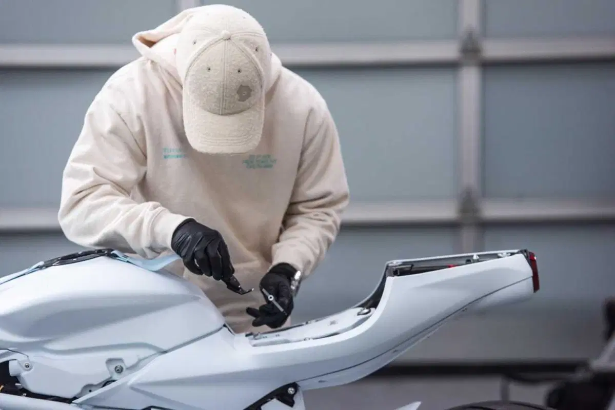 La Superveloce si fa opera d'arte con Arsham [GALLERY] (41)