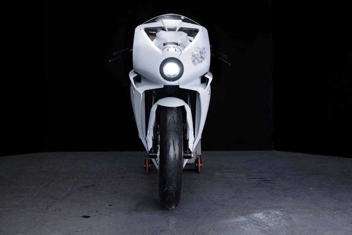 La Superveloce si fa opera d'arte con Arsham [GALLERY] (50)
