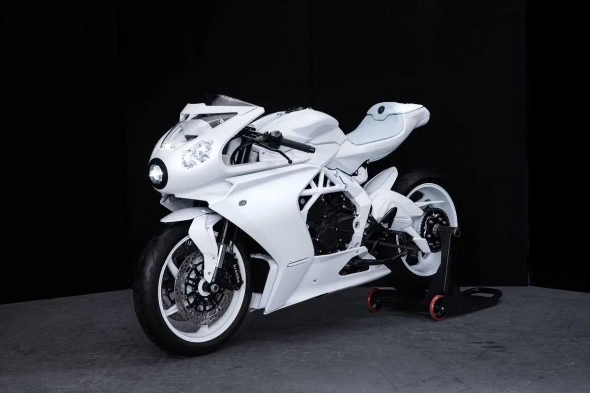 La Superveloce si fa opera d'arte con Arsham [GALLERY] (53)