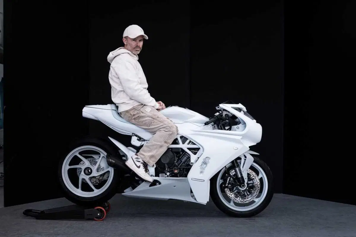 La Superveloce si fa opera d'arte con Arsham [GALLERY] (55)