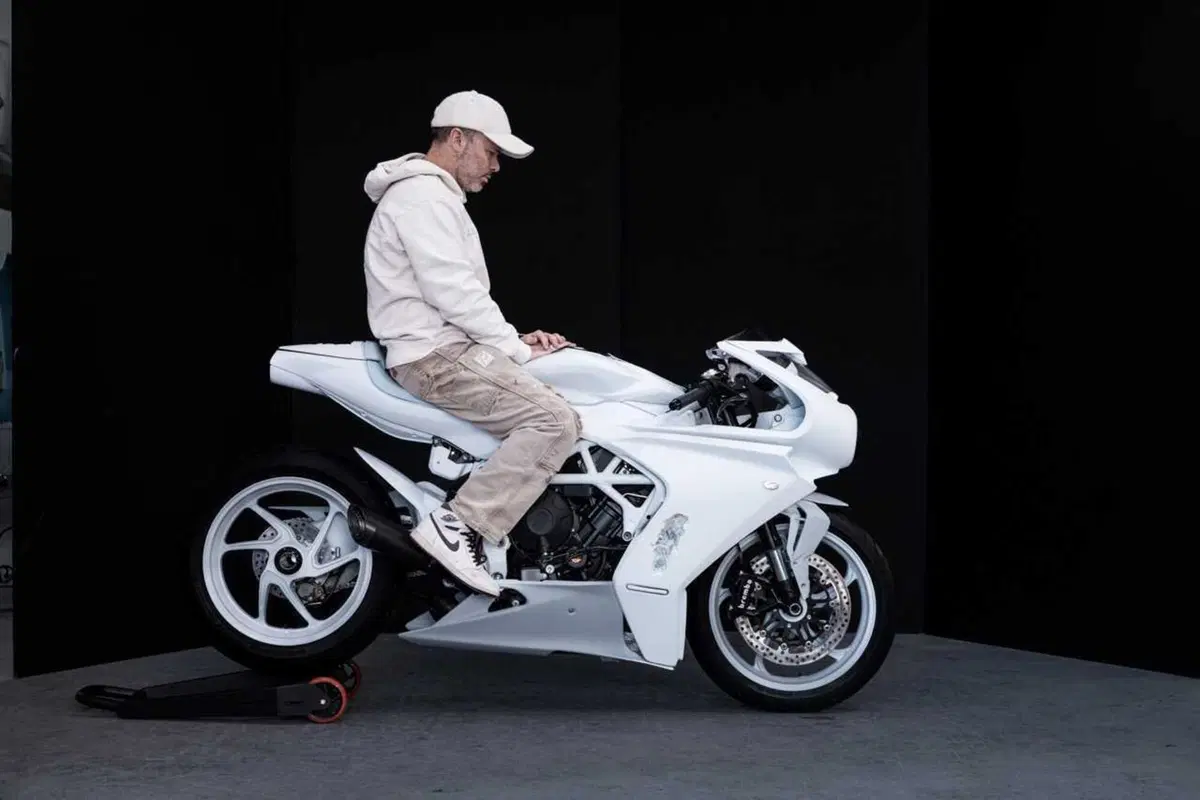 La Superveloce si fa opera d'arte con Arsham [GALLERY] (56)