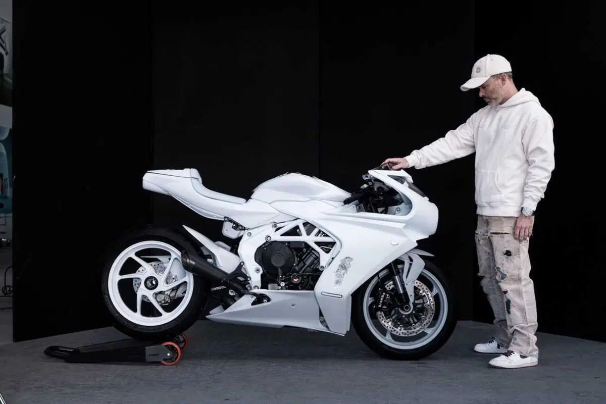 La Superveloce si fa opera d'arte con Arsham [GALLERY] (57)