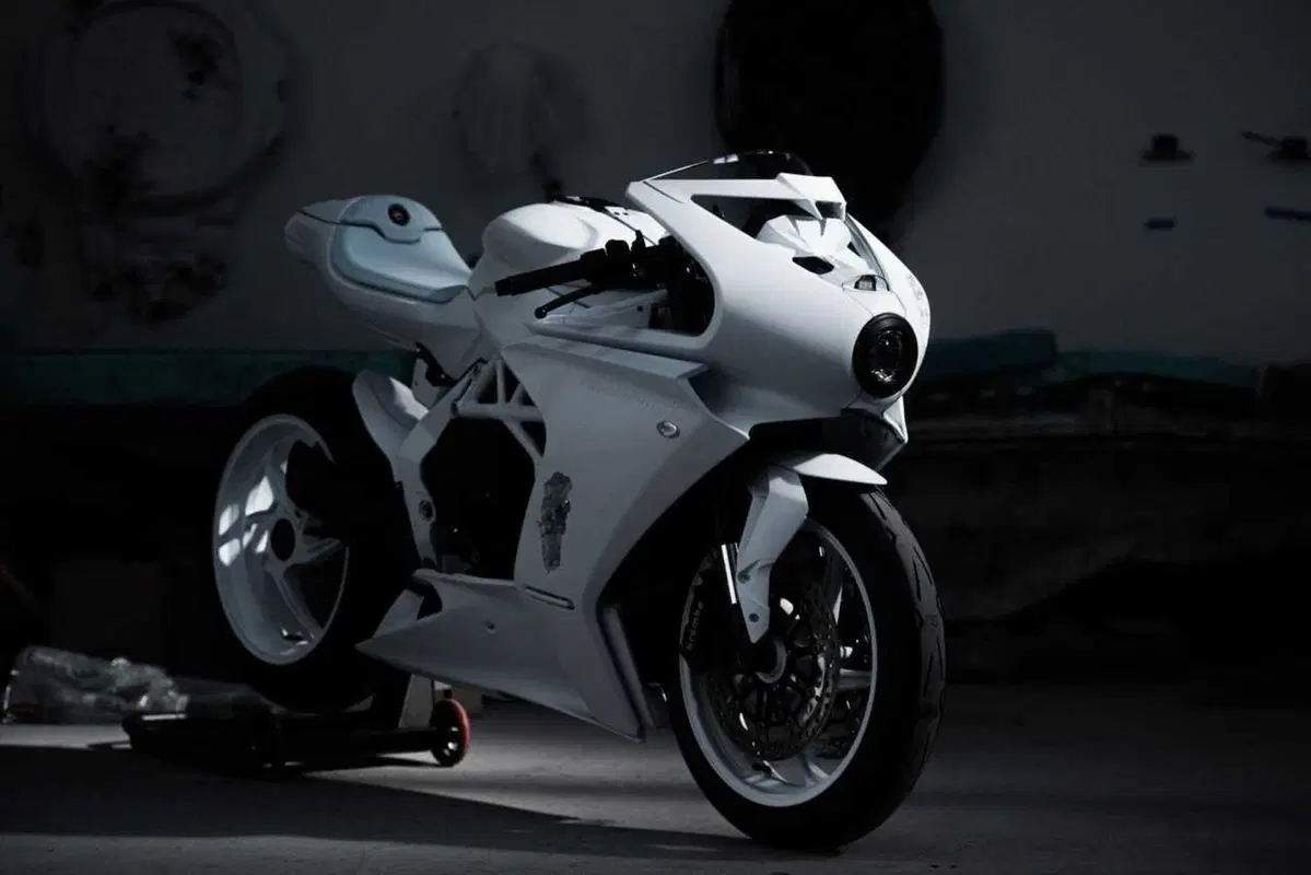 La Superveloce si fa opera d'arte con Arsham [GALLERY] (61)