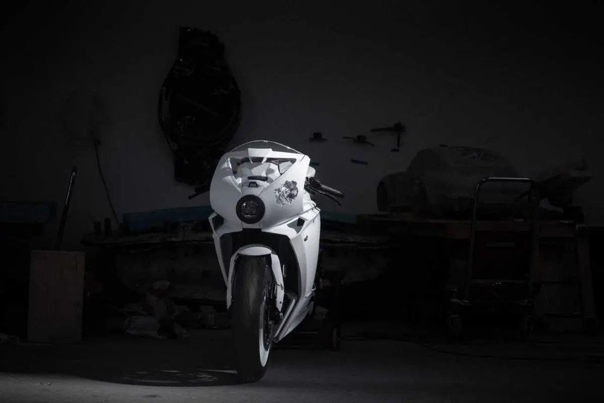 La Superveloce si fa opera d'arte con Arsham [GALLERY] (66)