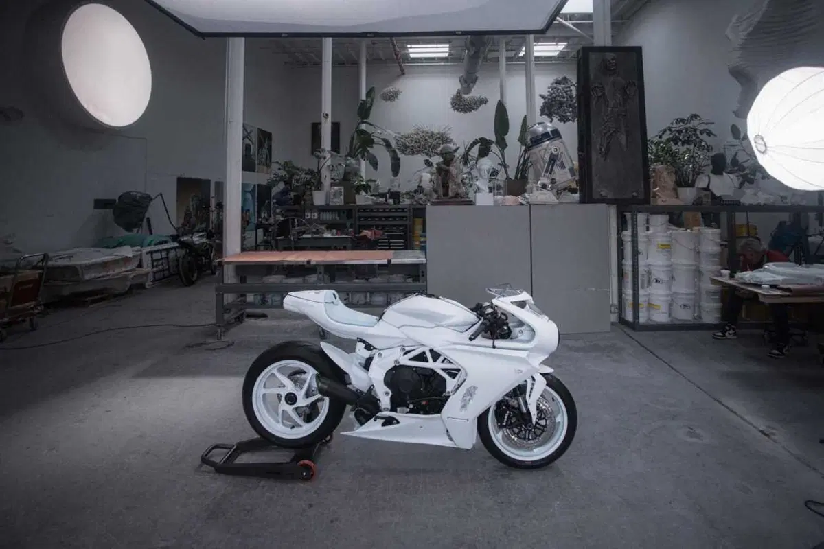 La Superveloce si fa opera d'arte con Arsham [GALLERY] (67)