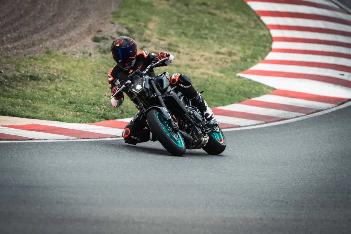 Bridgestone Battlax S23: Crescita costante (3)
