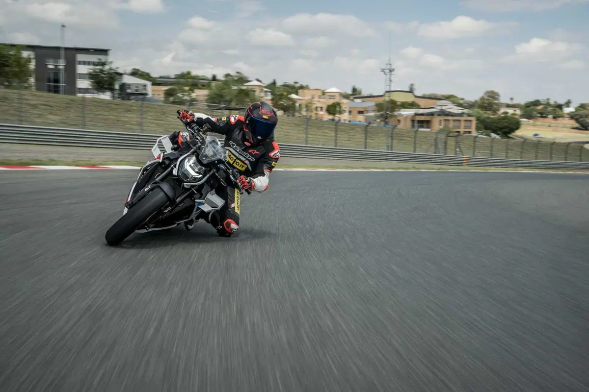 Bridgestone Battlax S23: Crescita costante (6)