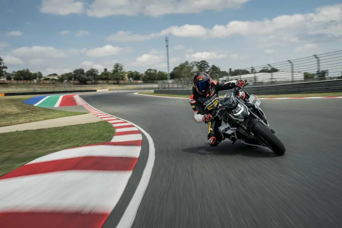 Bridgestone Battlax S23: Crescita costante (7)