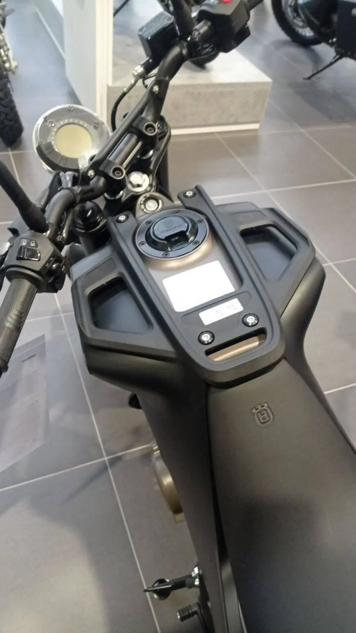 Husqvarna Svartpilen 125 (2021 - 23) (3)