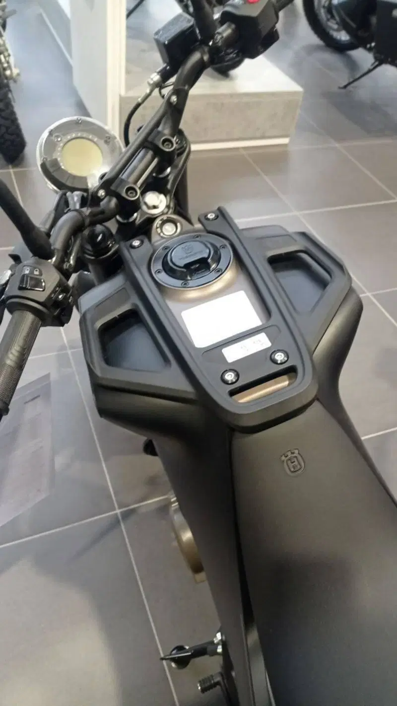 Husqvarna Svartpilen 125 (2021 - 23) (3)
