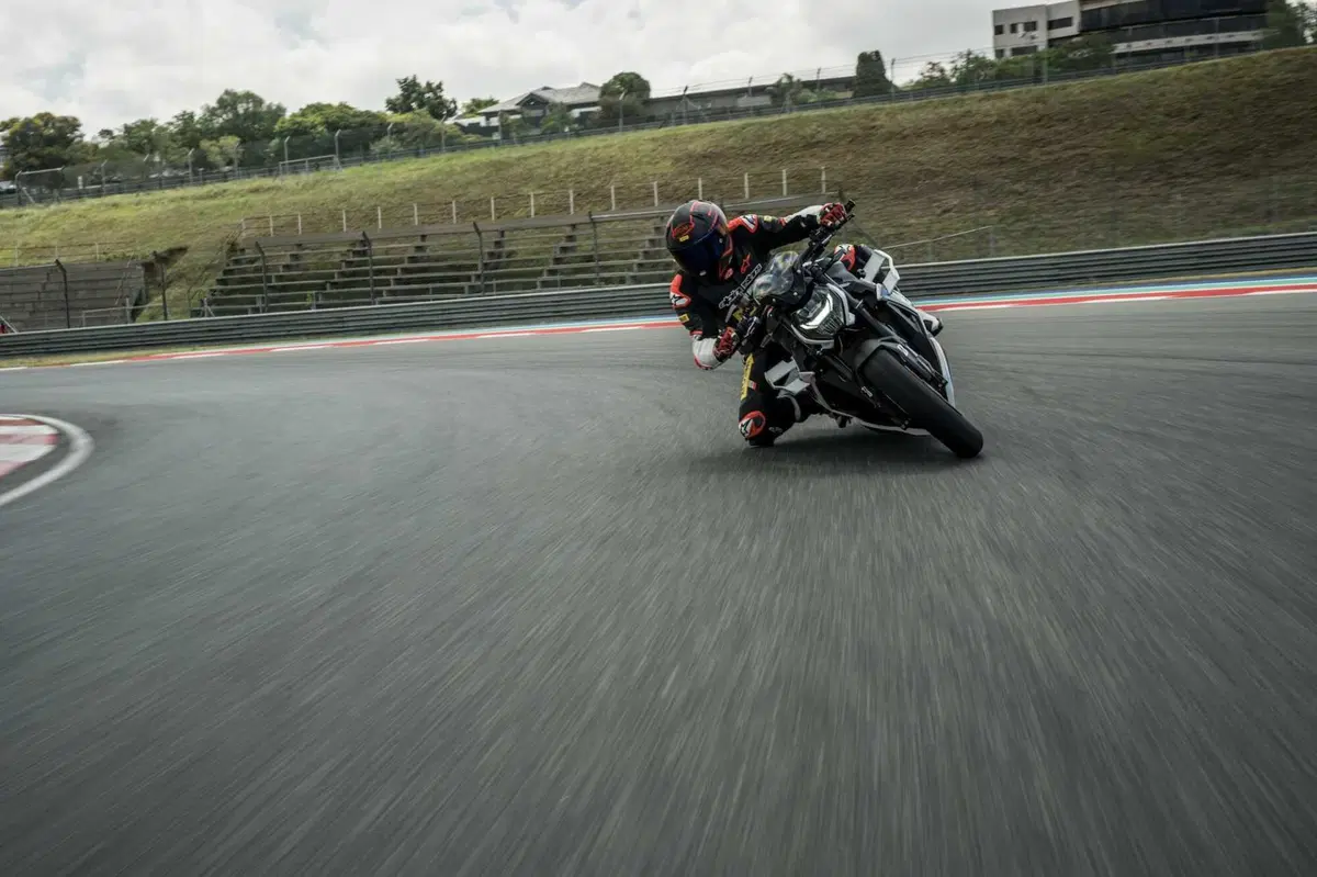 Bridgestone Battlax S23: Crescita costante (2)