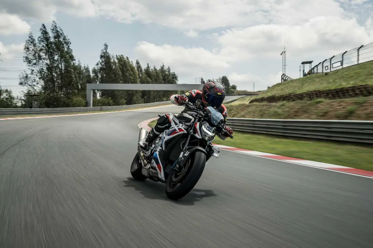 Bridgestone Battlax S23: Crescita costante (3)
