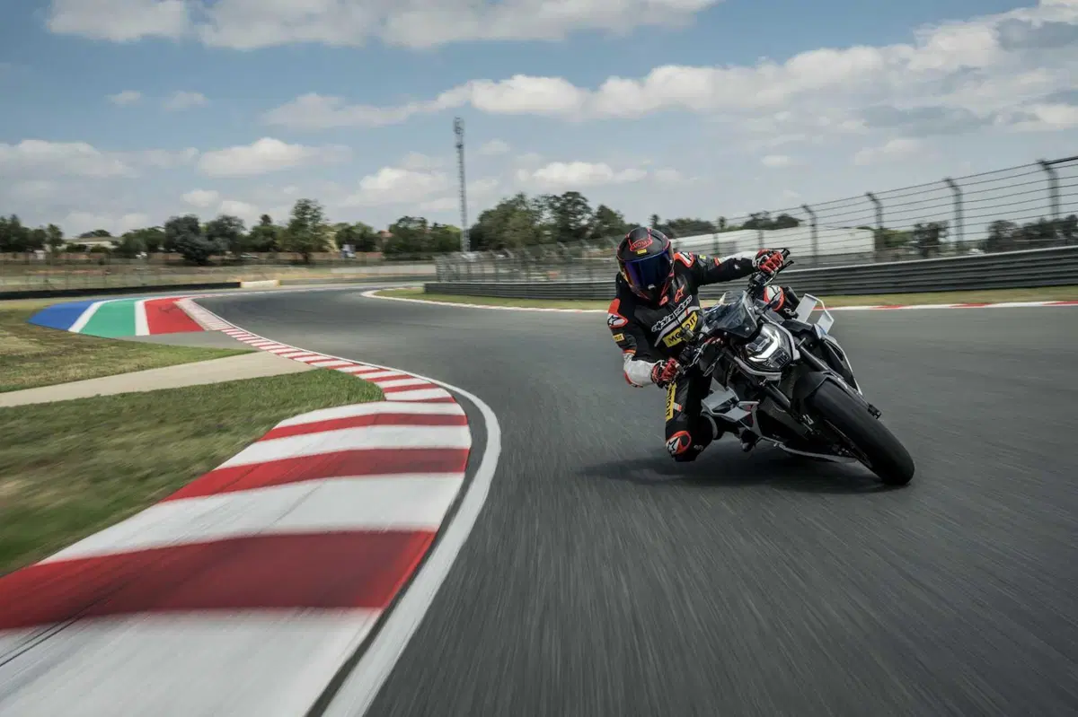 Bridgestone Battlax S23: Crescita costante (7)