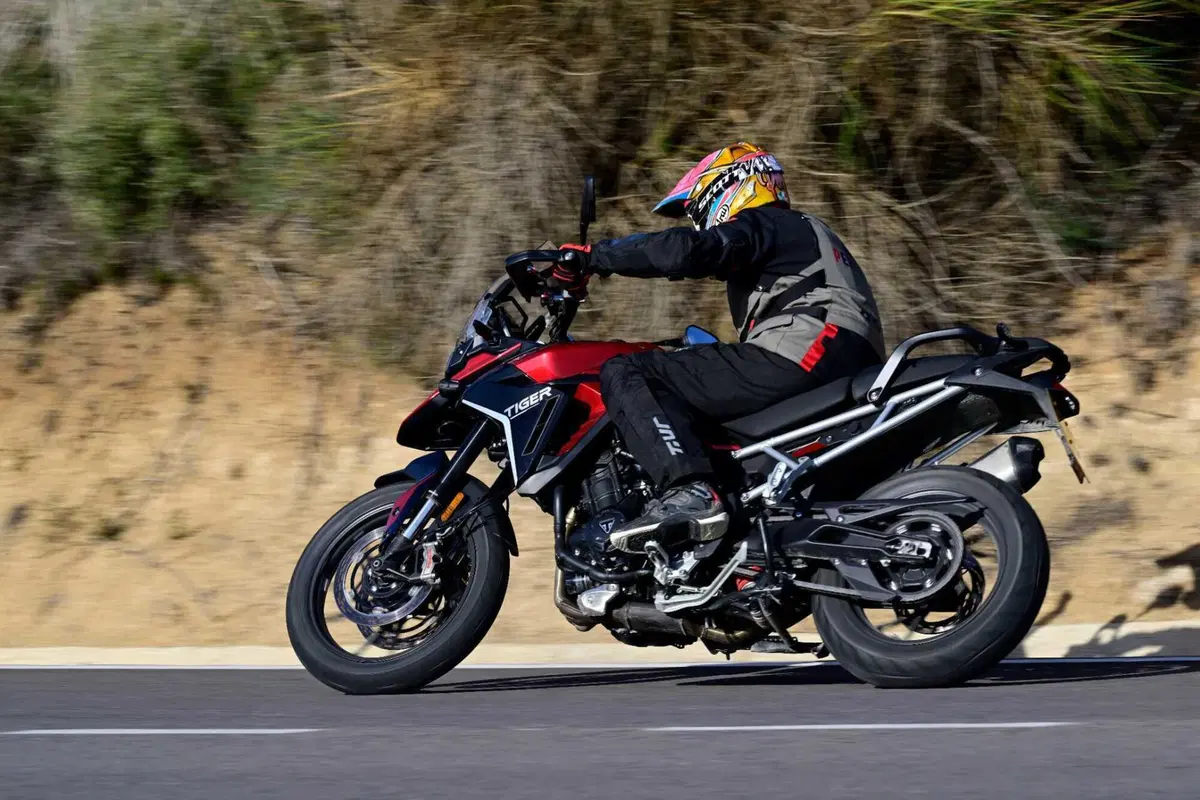 Triumph Tiger 900 GT Pro 2024: ancora più cavalli per la 3 cilindri inglese. Pro e Contro dal nostro TEST (3)