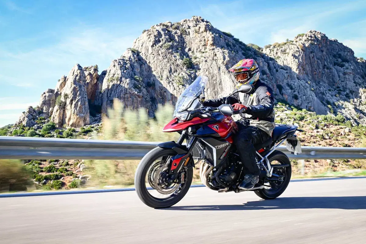 Triumph Tiger 900 GT Pro 2024: ancora più cavalli per la 3 cilindri inglese. Pro e Contro dal nostro TEST (6)