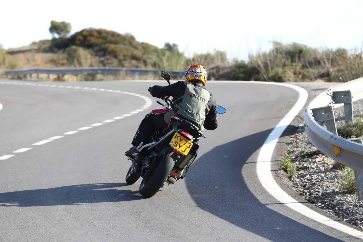 Triumph Tiger 900 GT Pro 2024: ancora più cavalli per la 3 cilindri inglese. Pro e Contro dal nostro TEST (2)