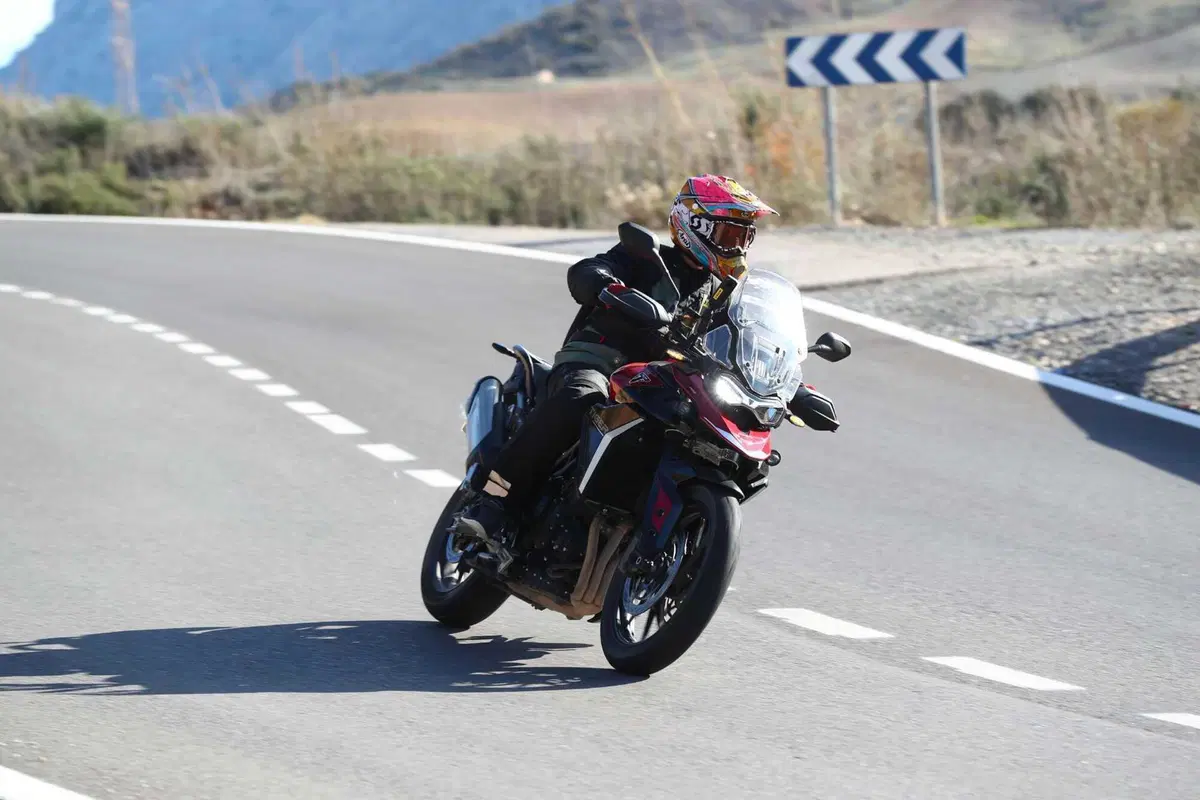 Triumph Tiger 900 GT Pro 2024: ancora più cavalli per la 3 cilindri inglese. Pro e Contro dal nostro TEST (8)