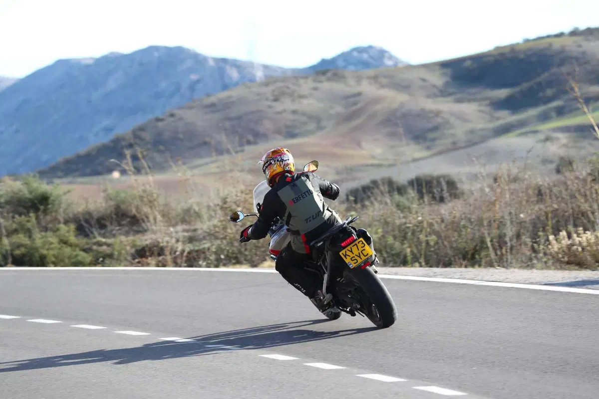 Triumph Tiger 900 GT Pro 2024: ancora più cavalli per la 3 cilindri inglese. Pro e Contro dal nostro TEST (9)