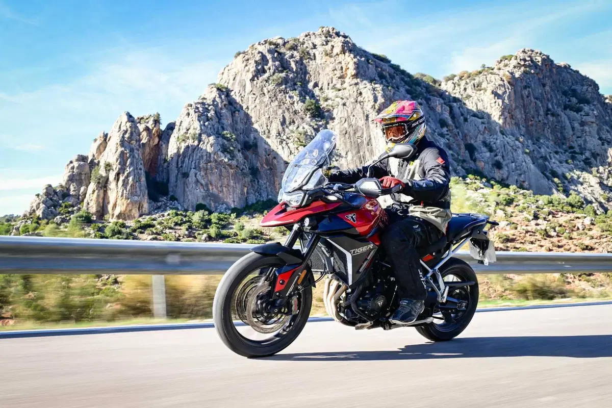 Triumph Tiger 900 GT Pro 2024: ancora più cavalli per la 3 cilindri inglese. Pro e Contro dal nostro TEST (11)