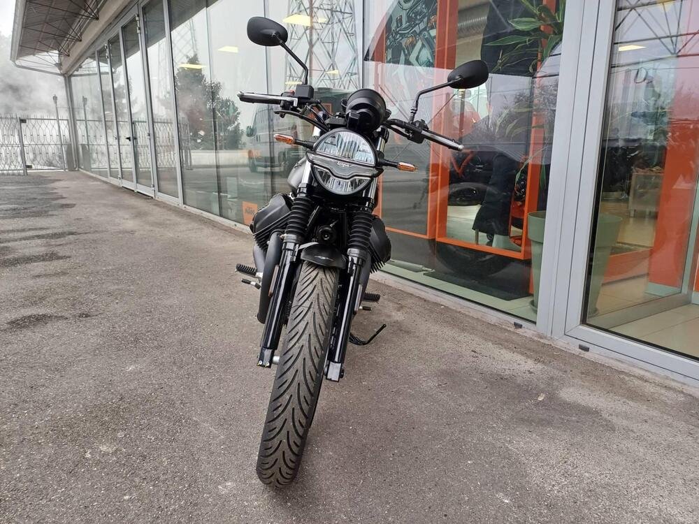 Moto Guzzi V7 Stone (2021 - 24) (2)
