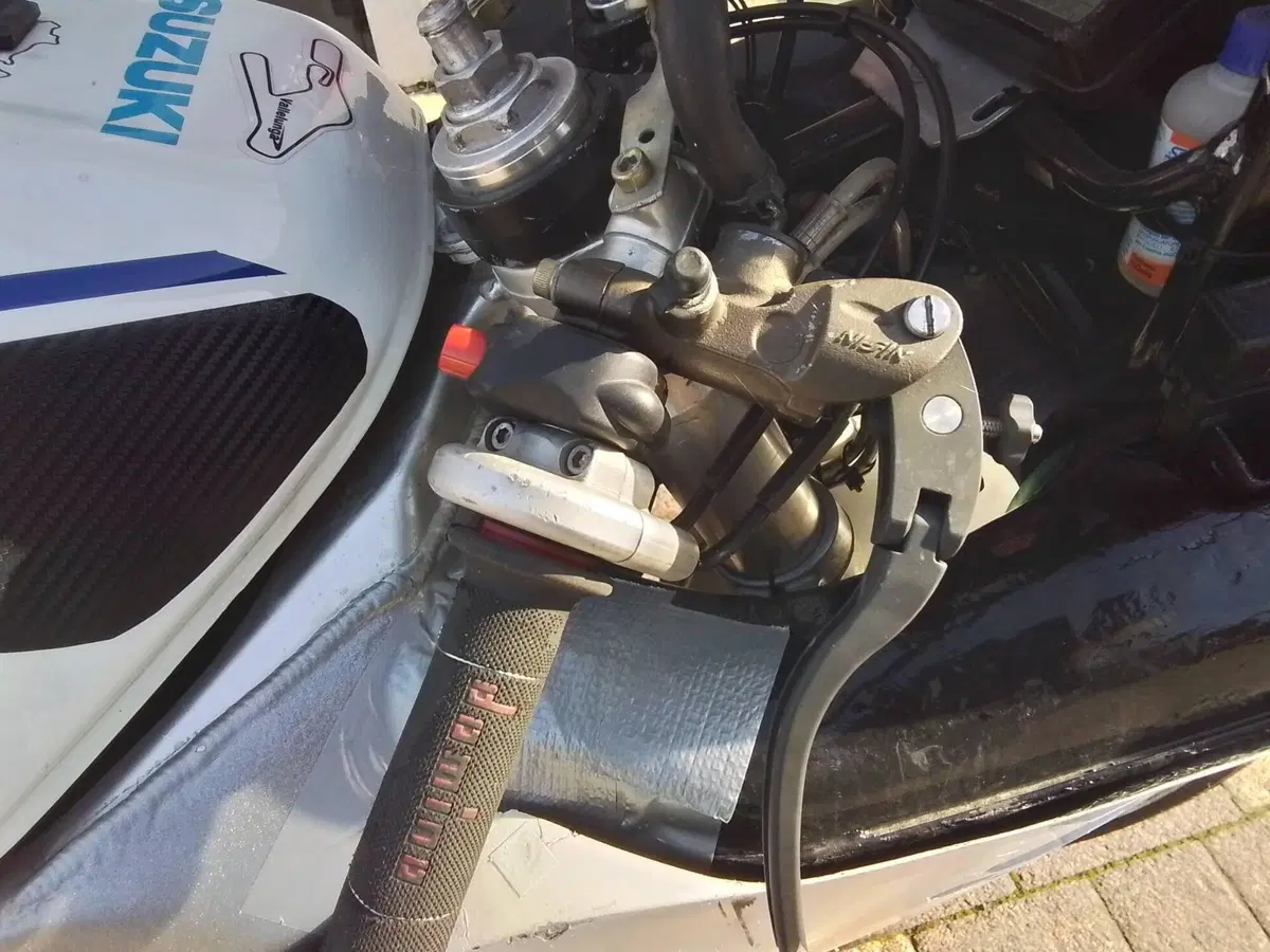Suzuki GSX R 750 (1999 - 03) (4)