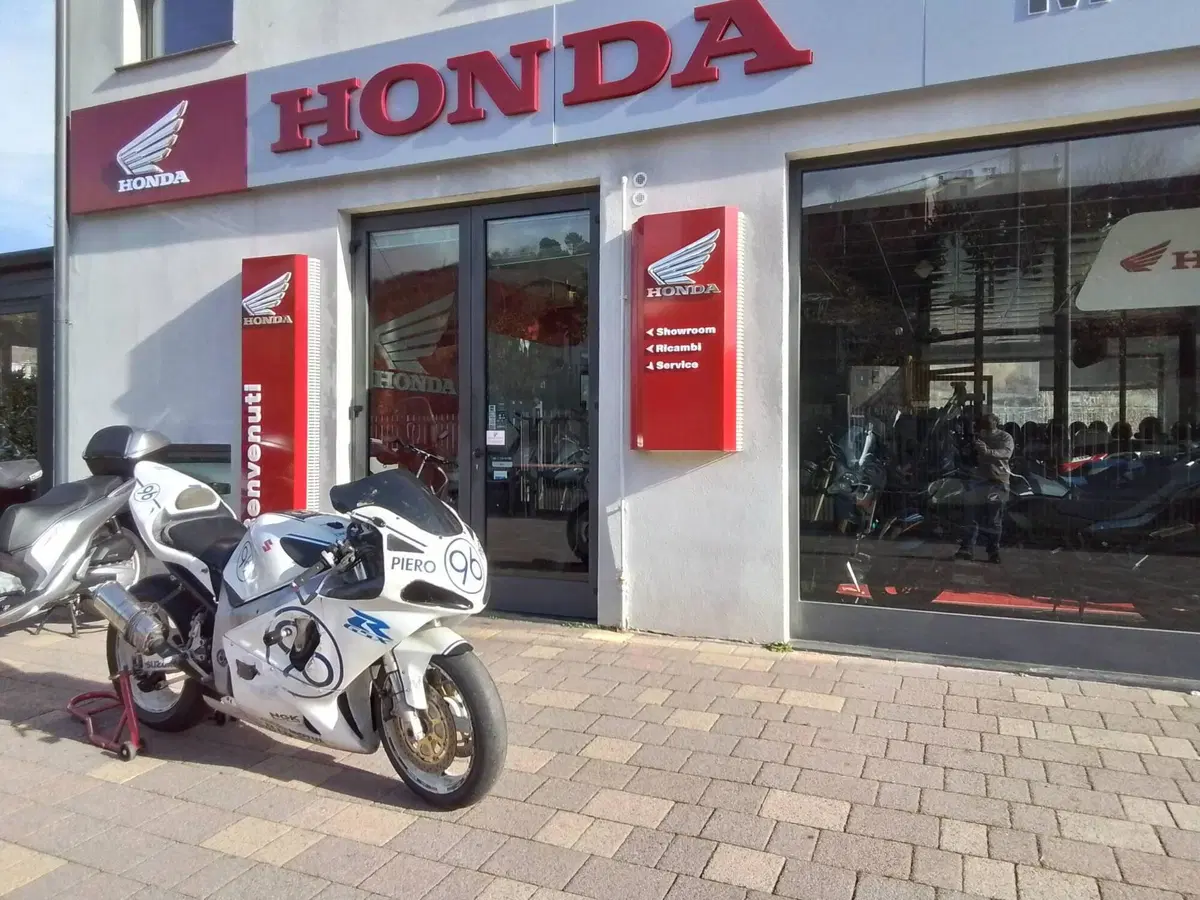 Suzuki GSX R 750 (1999 - 03) (2)